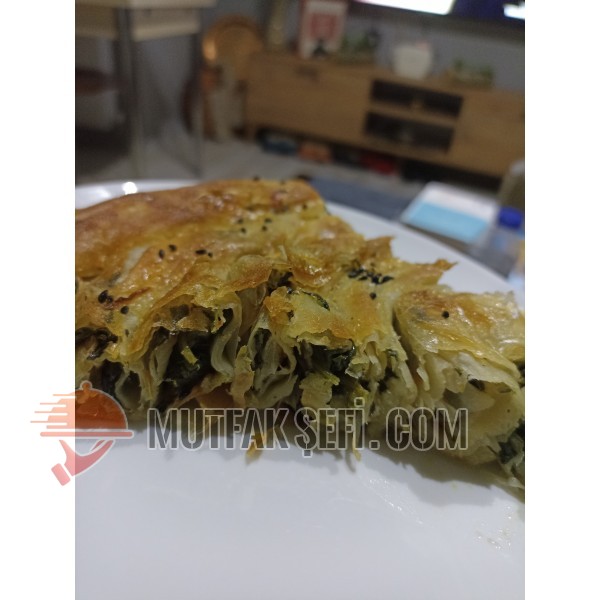 El açması börek ıspanaklı (peynirli kıymalı patatesli sipariş üzerine hazırlanır.ardicliesenyurtsuleymaniye mah..