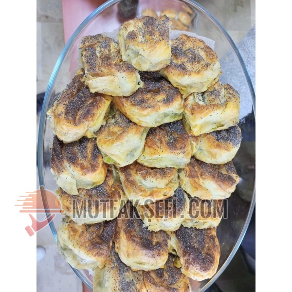 Börek, kıymalı, peynirli,ıspanaklı, pırasalı. patatesli